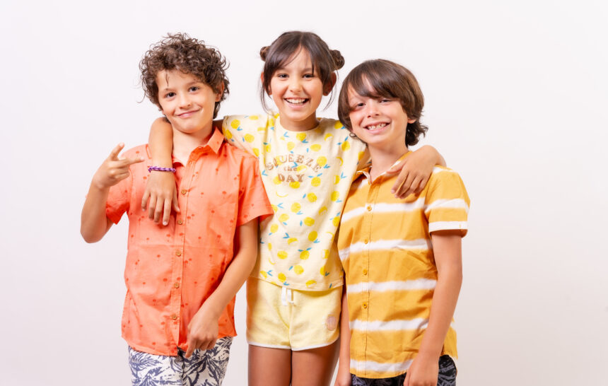 Jak wybrać prawidłowy rozmiar ubrania dla dziecka — praktyczne wskazówki dla rodziców
